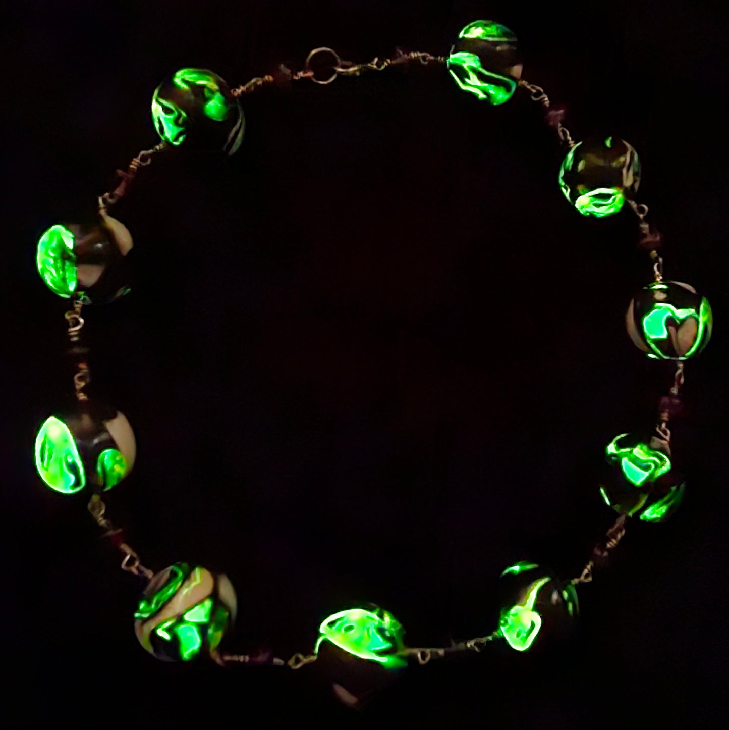 Disco mbobulated Peacock Bead Short Necklace