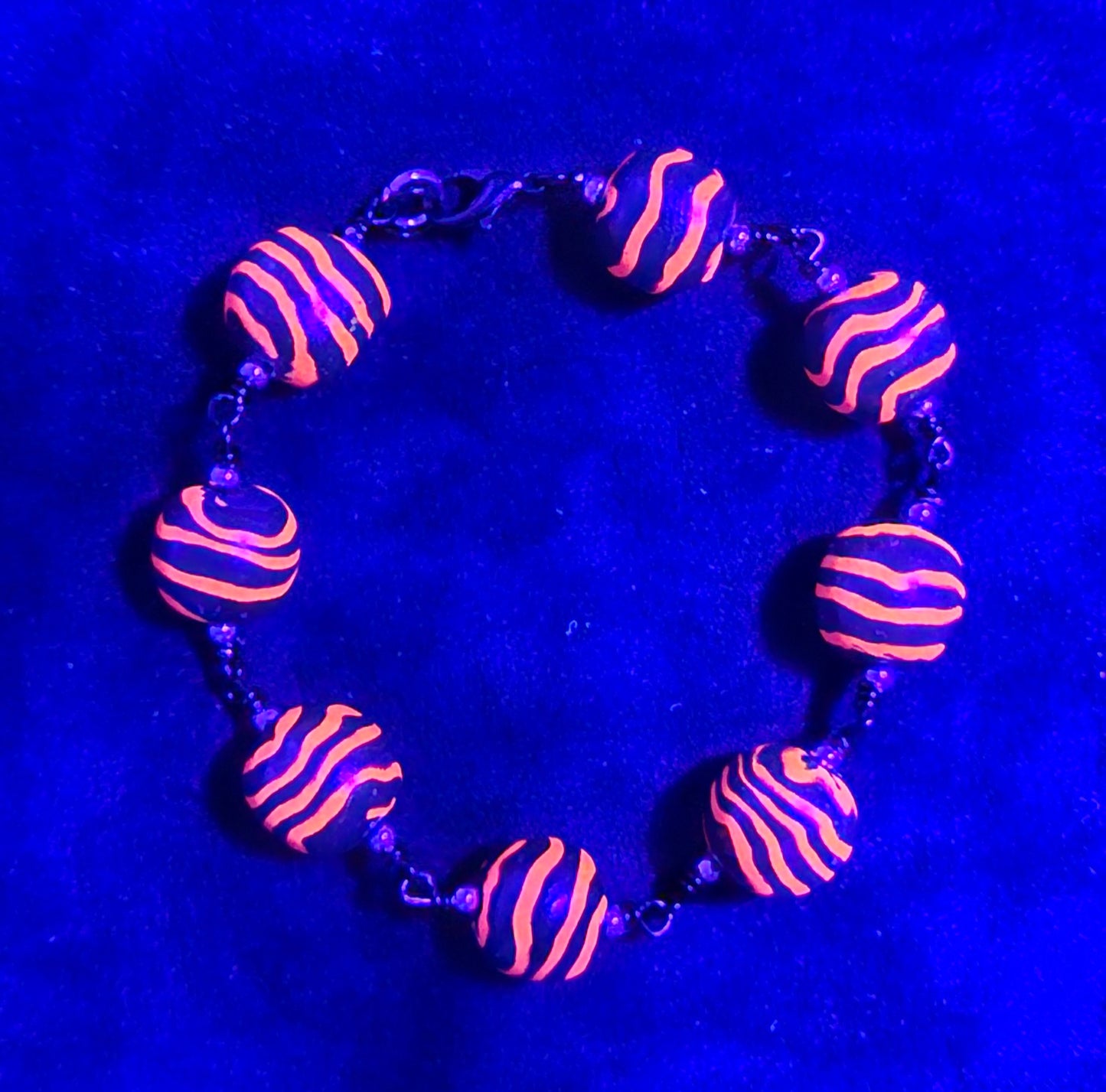 Red Stripe Shmedium Bead Bracelet