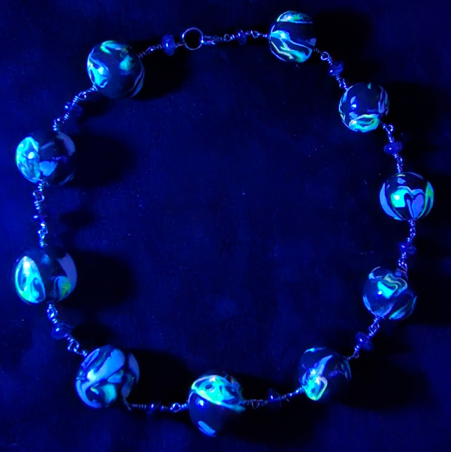 Disco mbobulated Peacock Bead Short Necklace