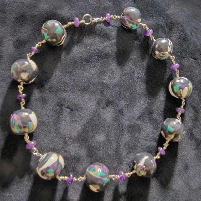 Disco mbobulated Peacock Bead Short Necklace